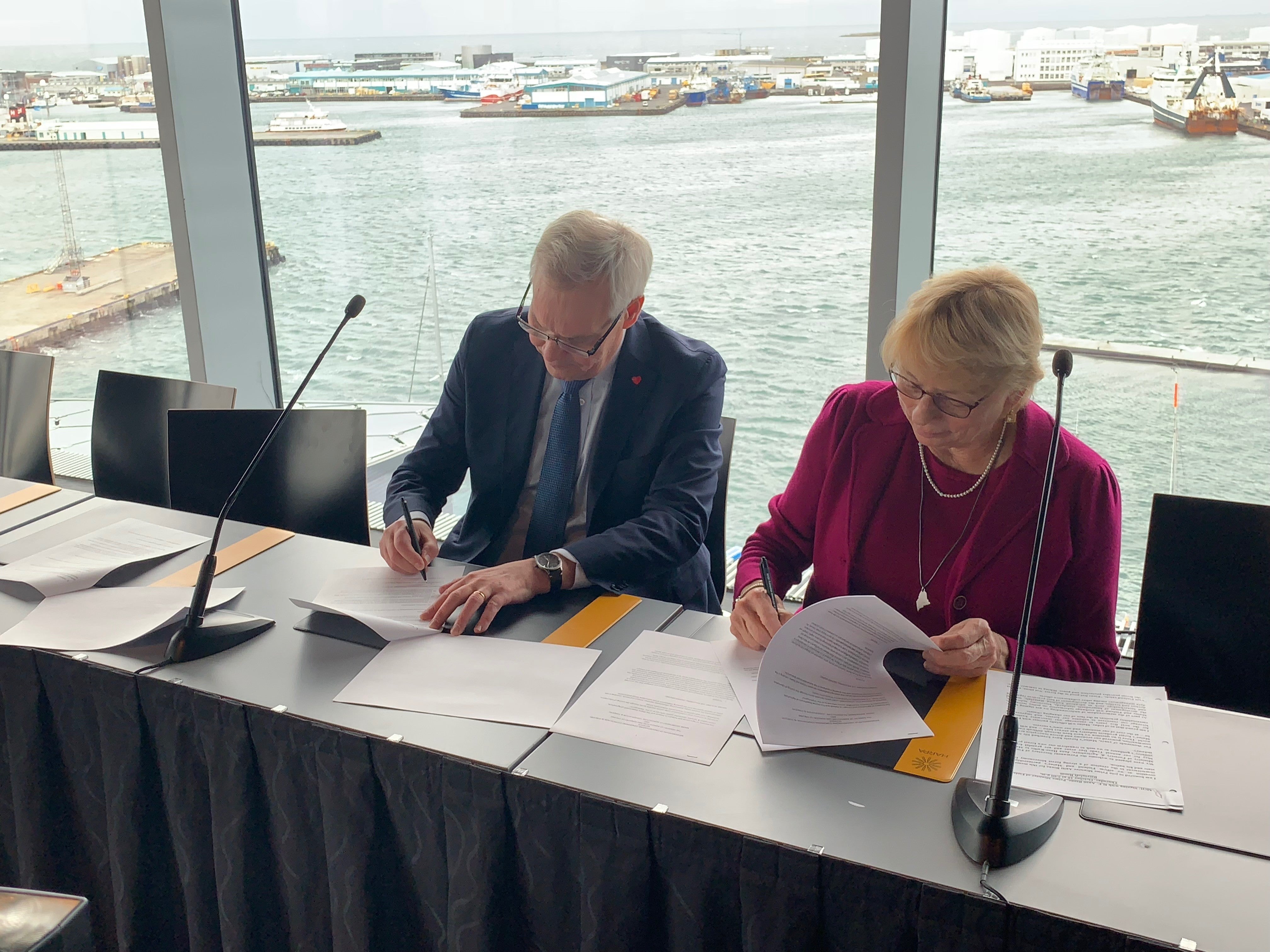 Maine Gov. Janet Mills and Finnish Prime Minister signing agreement in Iceland