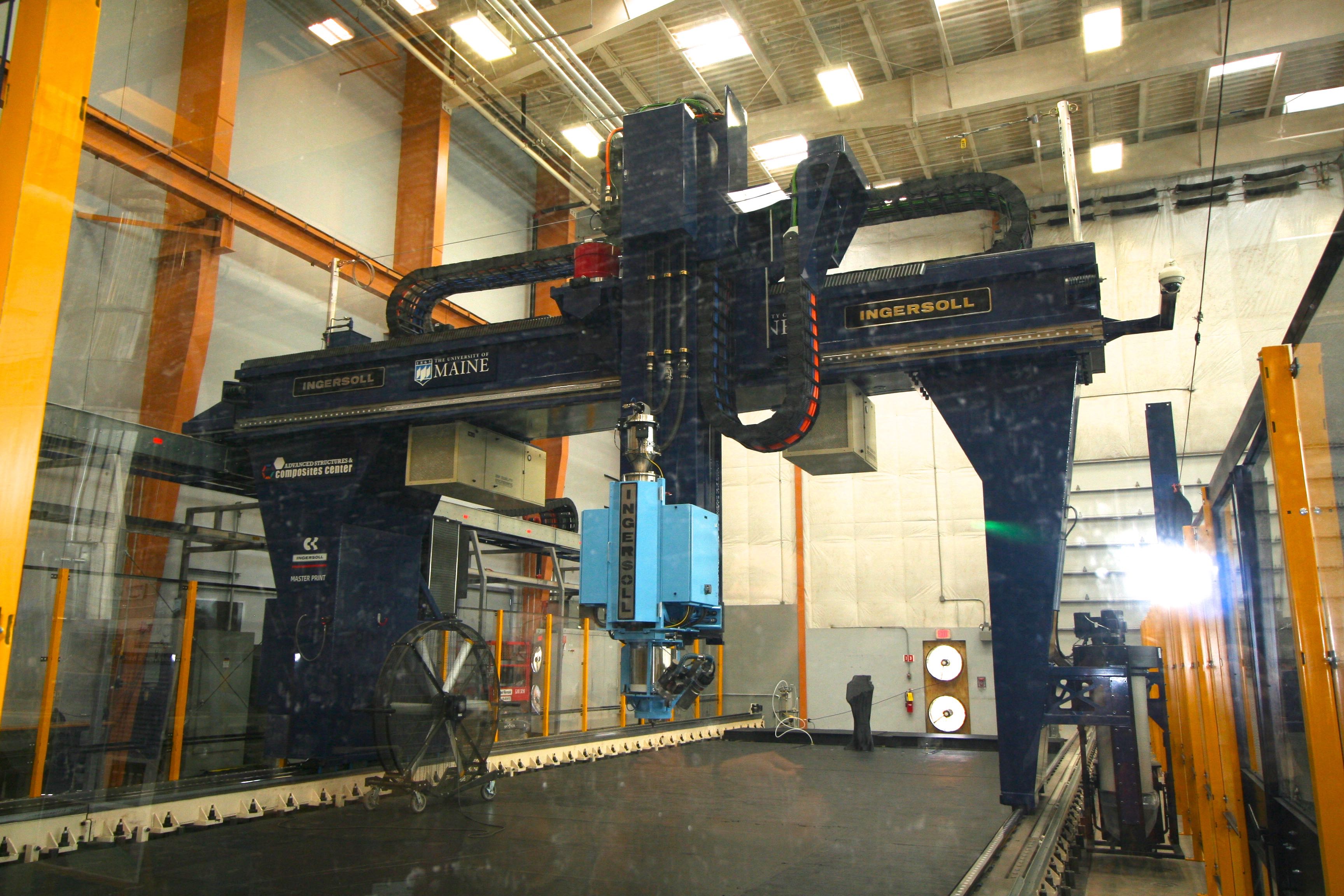 Meget sur klasse stykke UMaine unveils world's largest 3D printer | Mainebiz.biz
