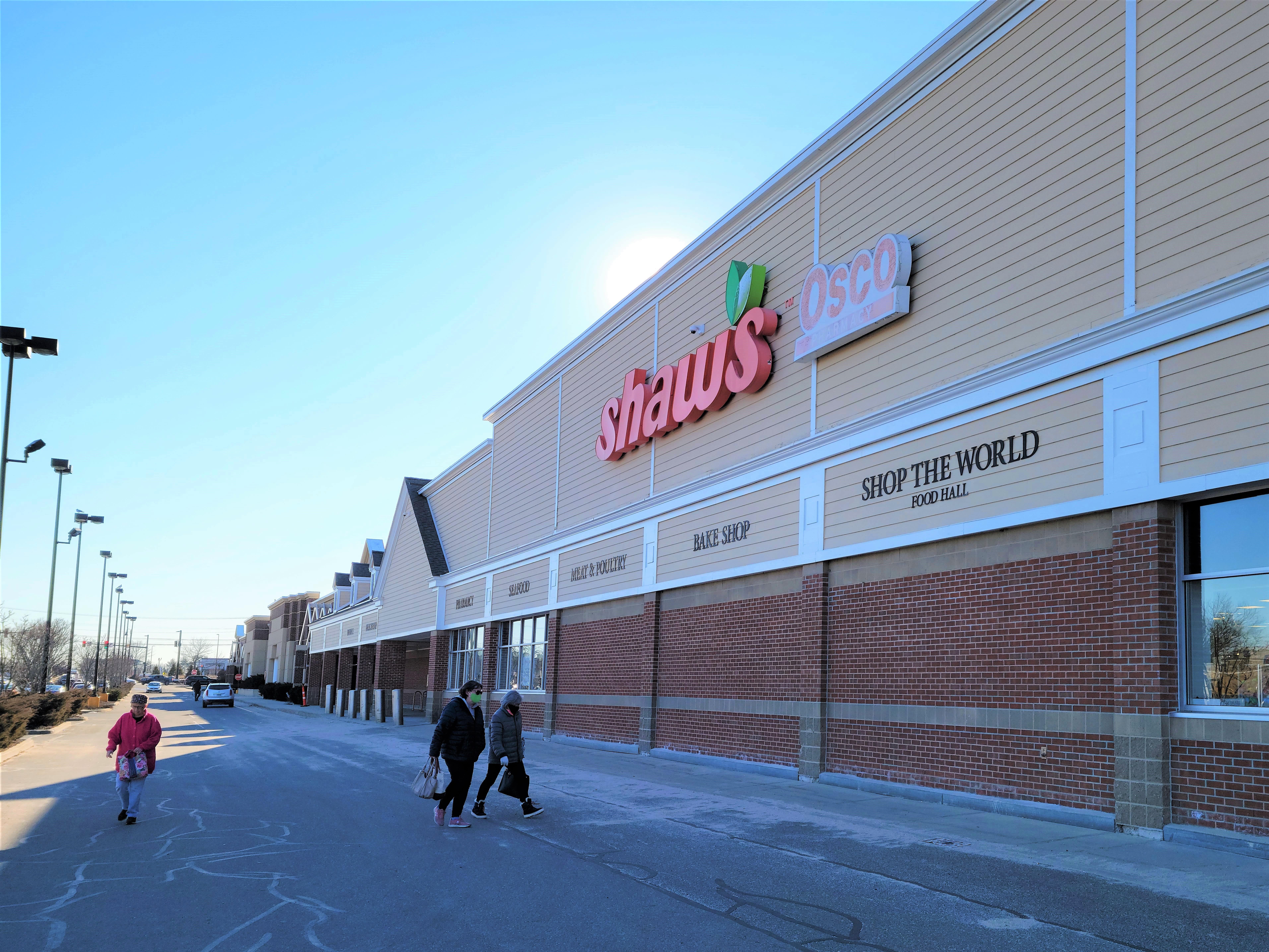 SHAW'S SHOPPING PLAZA SOLD