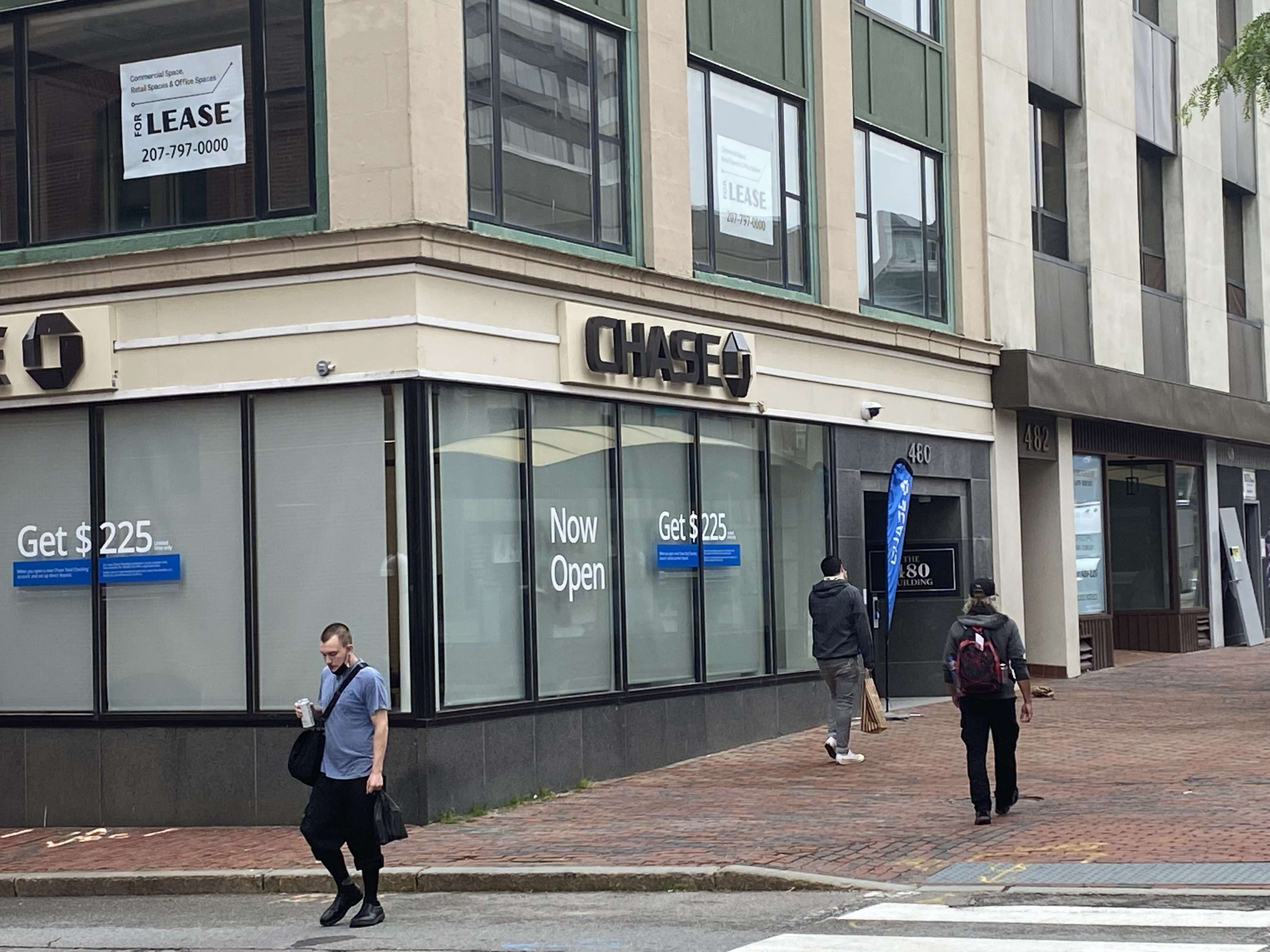 Chase bank building in Portland with foot traffic outside 