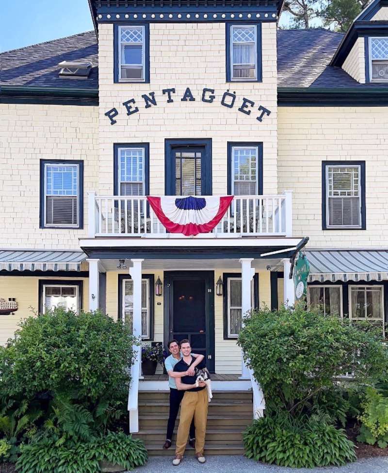 2 people at inn steps