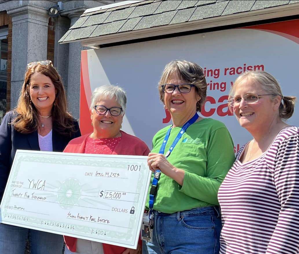 4 people smiling with oversize check