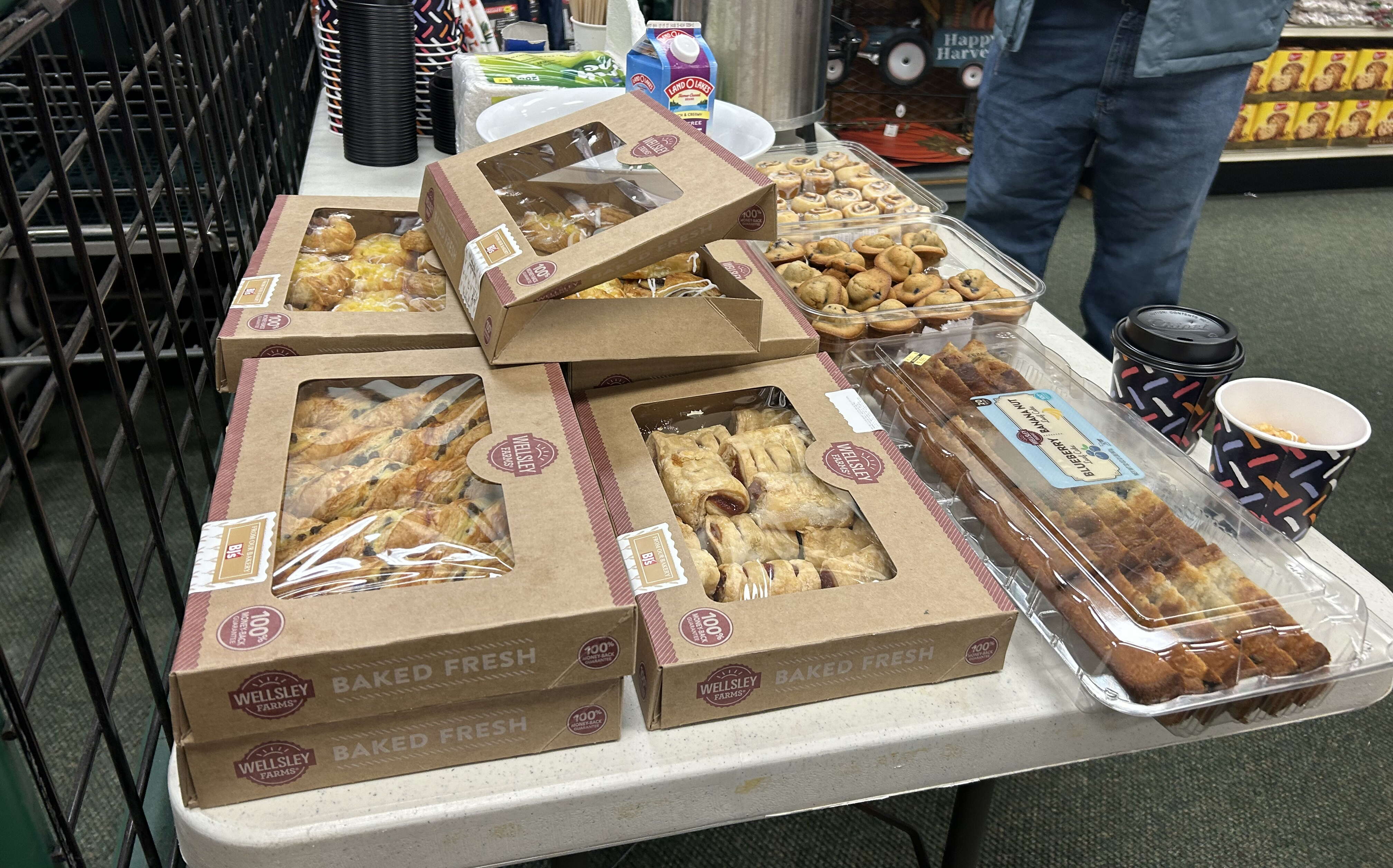 Table with baked goods 