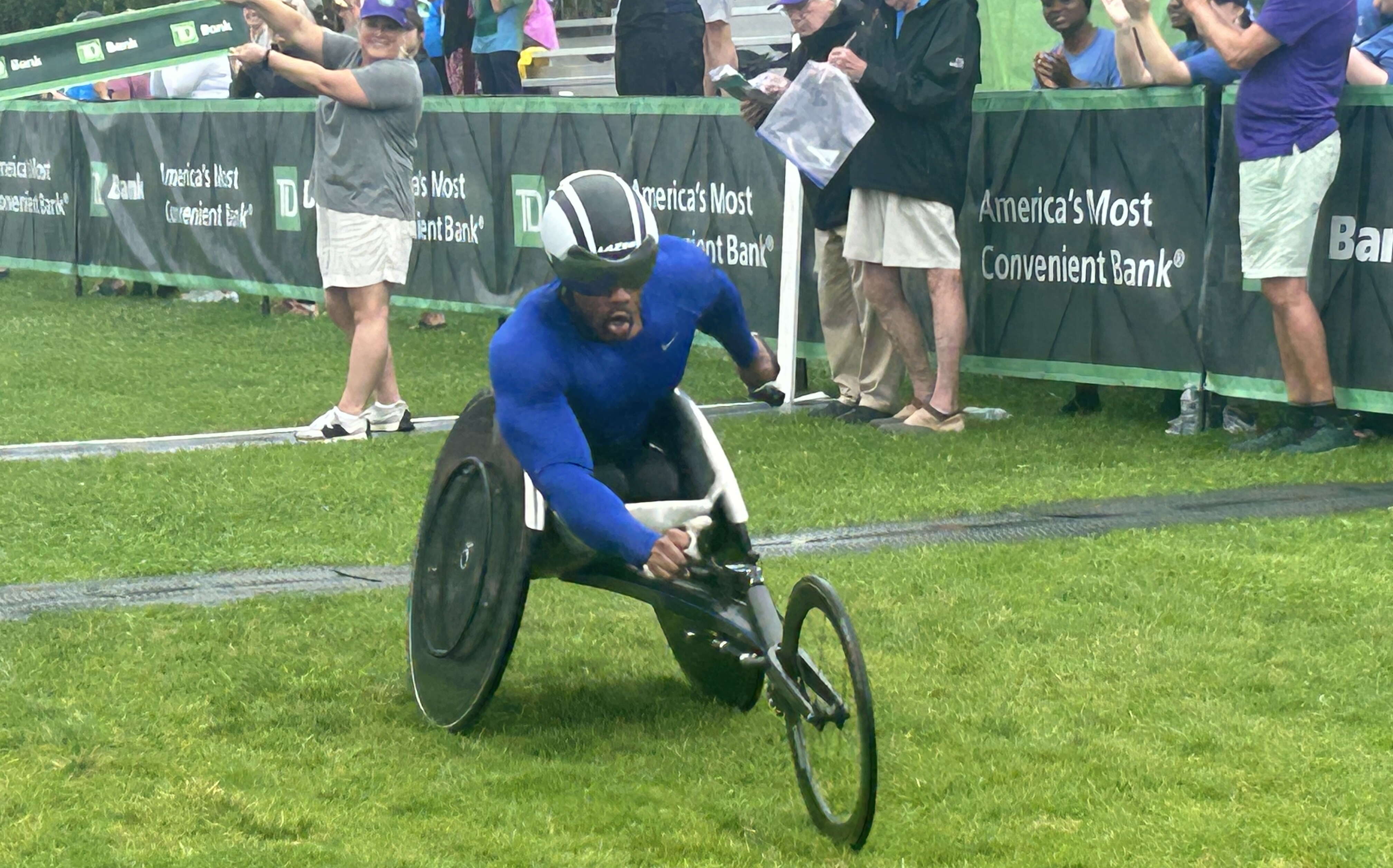 Top men's wheelchair finisher Jeyna Senbeta in the TD Beach 2 Beacon race