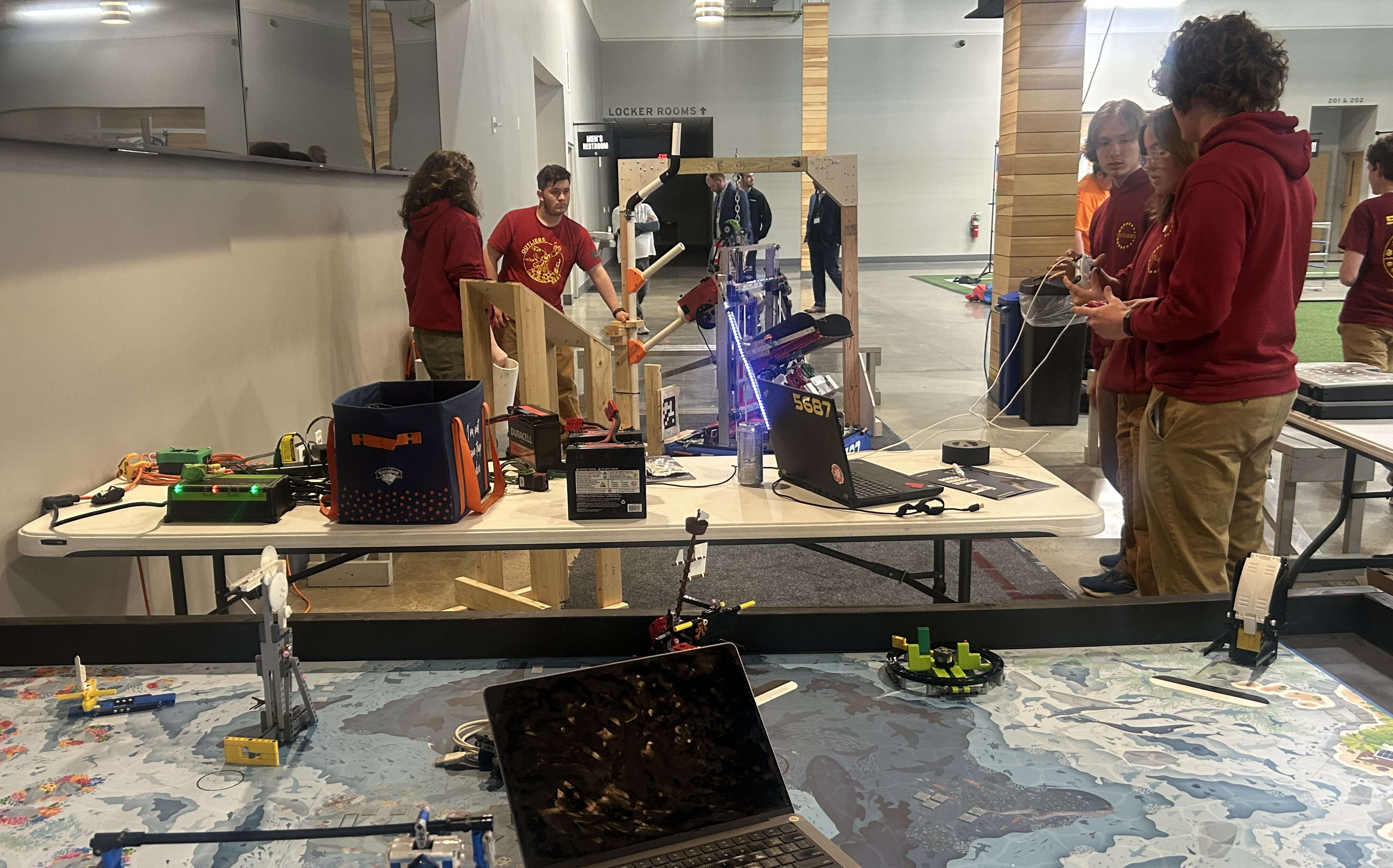 Robotics kids with robots 