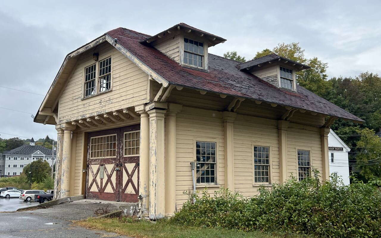 A building has peeling paint.