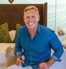 Portrait of Tim Harrington