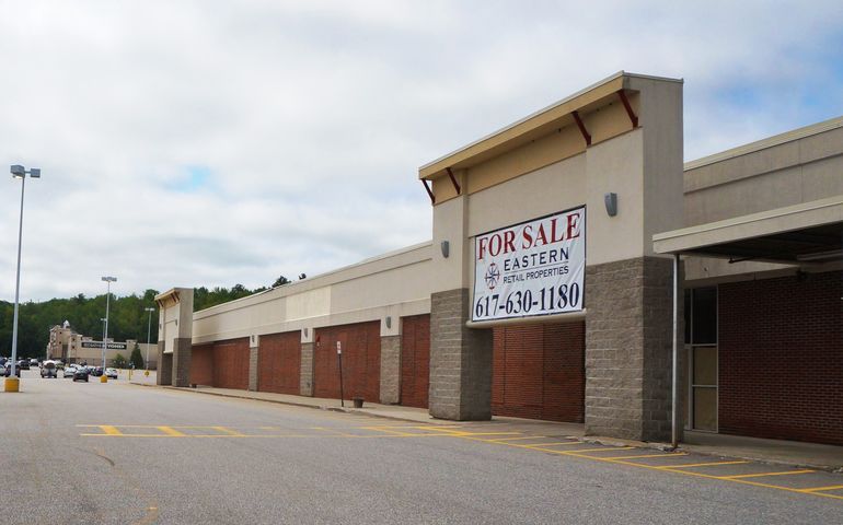 Augusta S Turnpike Mall Historic But Beset By Vacancies Sold For