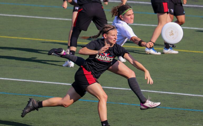 Premier Ultimate League players on the field. 