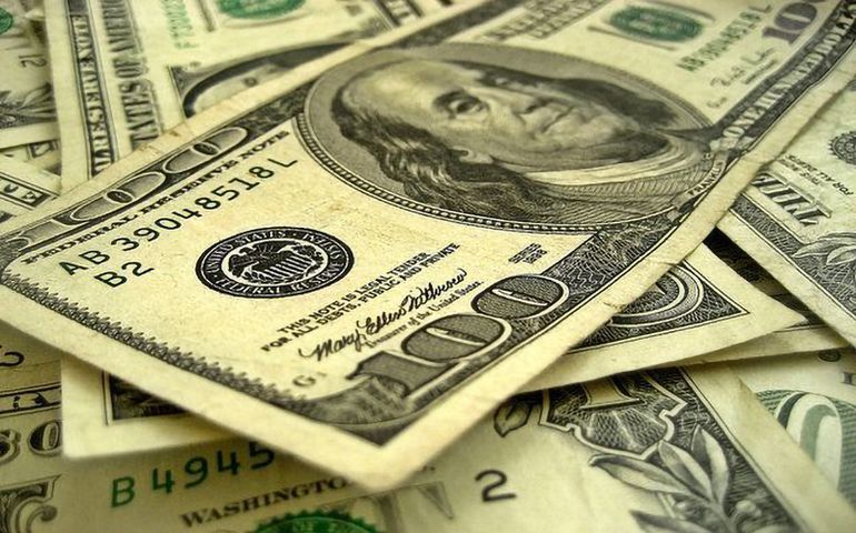 Photo of U.S. cash bills 