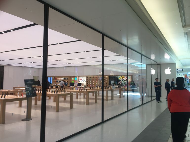 Closed Apple store inside the Maine Mall