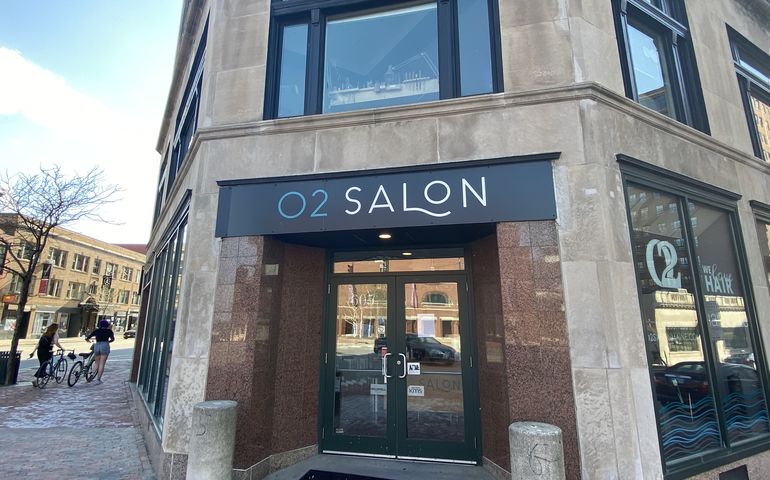 O2 hair salon exterior in Portland.