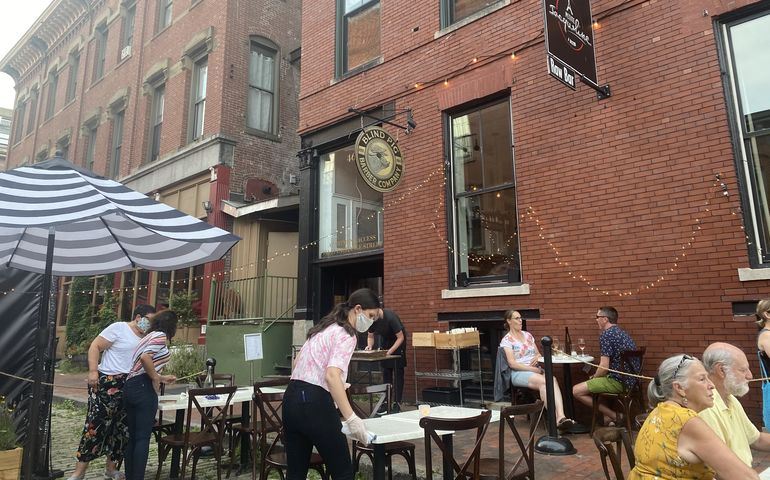 Outdoor diners in Portland 