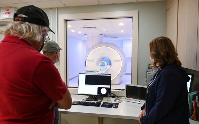 people window mri machine