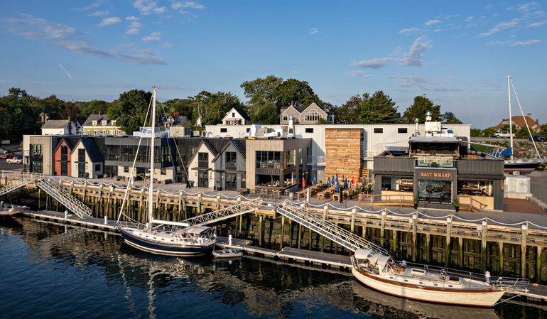 buildngs wharf boats water