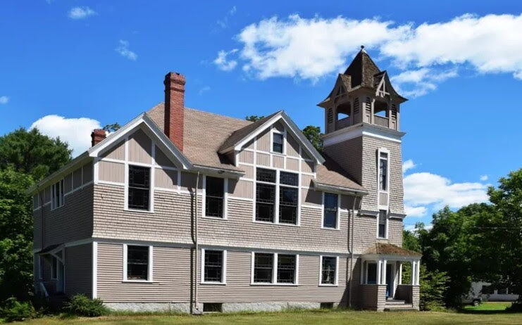 A building includes a turret.