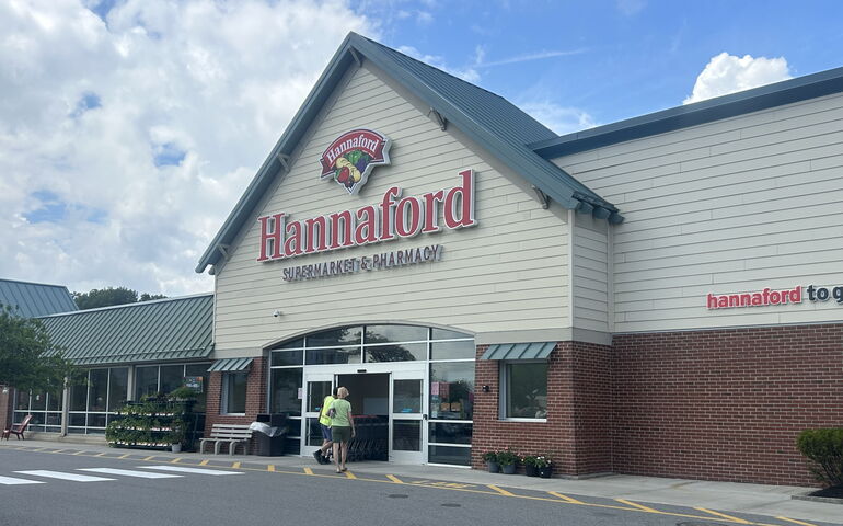 Hannaford storefront 