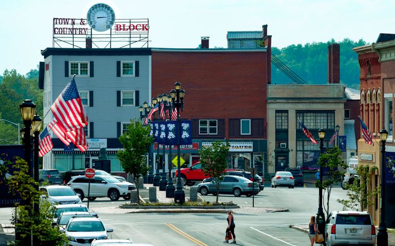 pedestrian cross street in downtown houlton