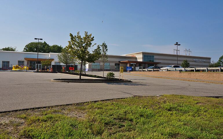 Central Maine Healthcare S New Topsham Care Center Is Up And Running Mainebiz Biz
