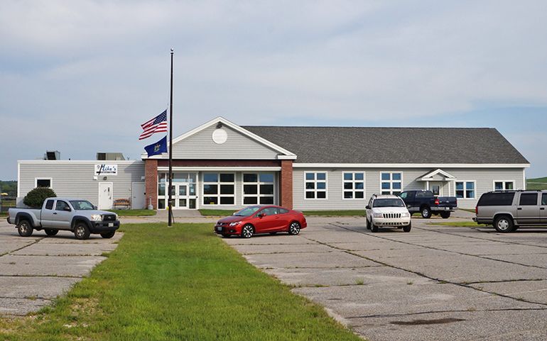 New Restaurant Signs Lease At Auburn Lewiston Airport Mainebiz Biz