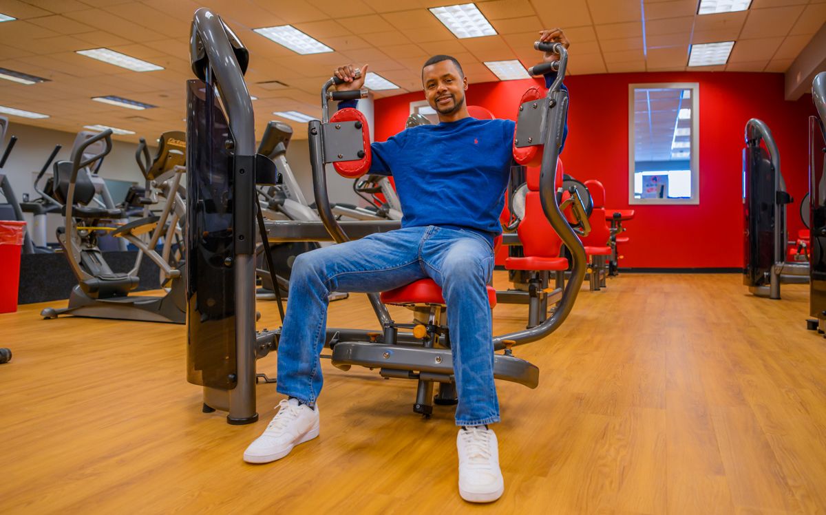 Anthony Oglesby on workout equipment in the gym